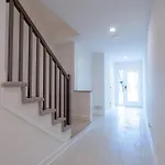 2 Bedroom Modern Home & Close To Airport Downtown