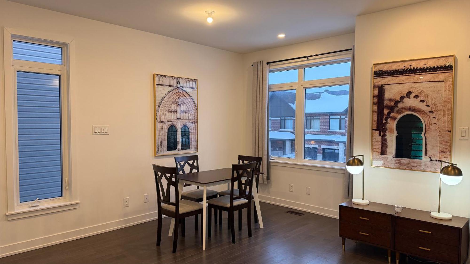 2 Bedroom Modern & Close To Airport Downtown *
