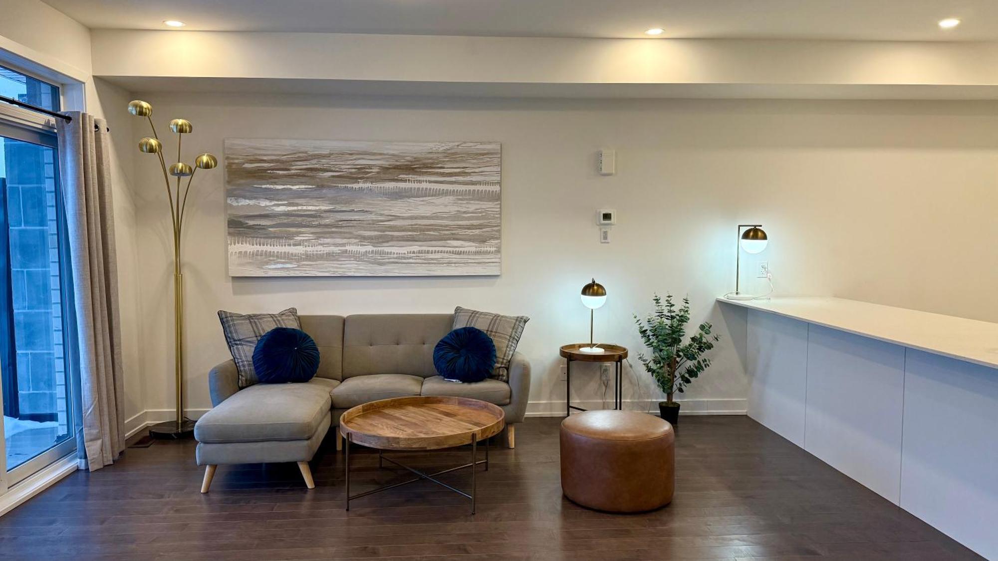 2 Bedroom Modern & Close To Airport Downtown Holiday home *