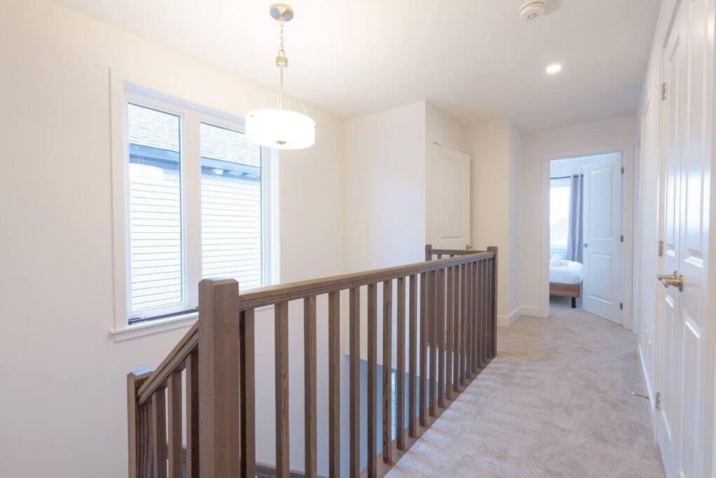 Holiday home 2 Bedroom Modern & Close To Airport Downtown *