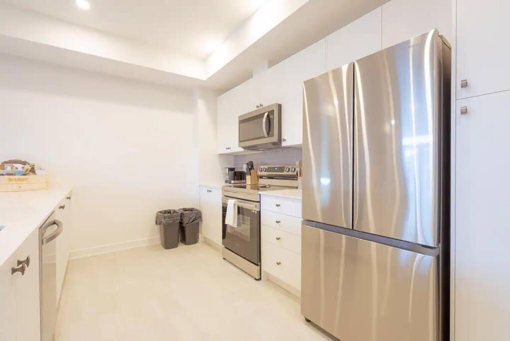 Holiday home 2 Bedroom Modern & Close To Airport Downtown